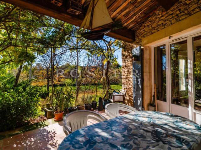 Gordes: propriété d’agrément au calme sur 2,4 hectares 140m² Gordes