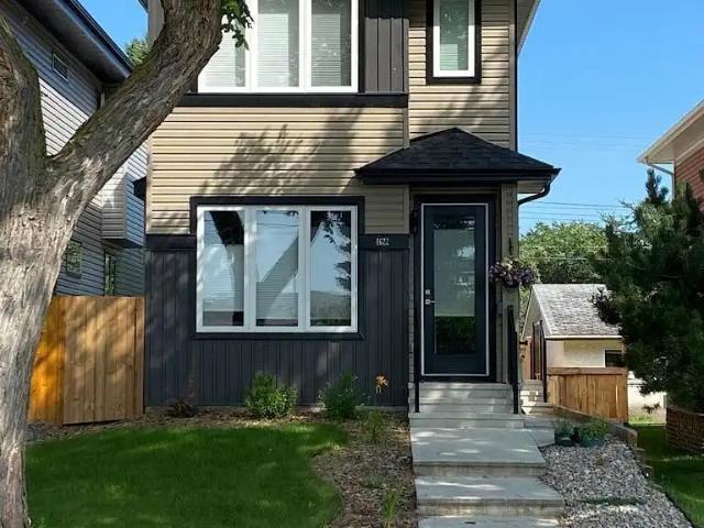 Gorgeous 4 bedroom, modern master suite, right on the river valley w/ Air Con!