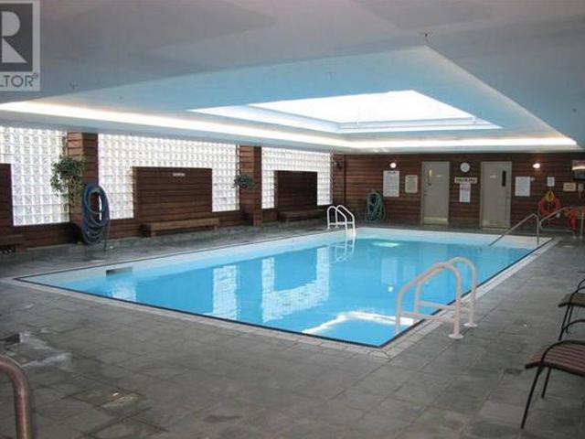 Gorgeous 1 Bed Den Condo on Dunlop St East