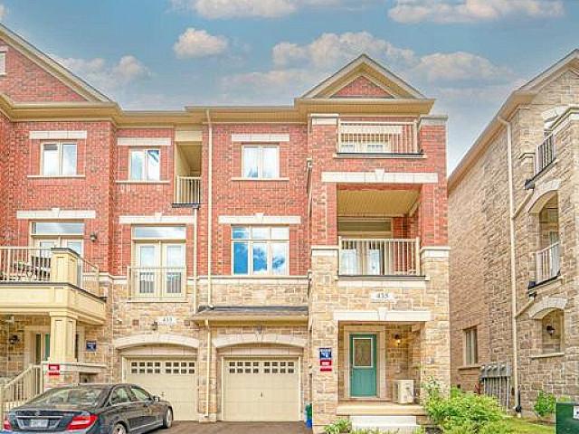 Gorgeous   1 Yr New 3 B/r End Unit Freehold T/h At Dundas/trafal