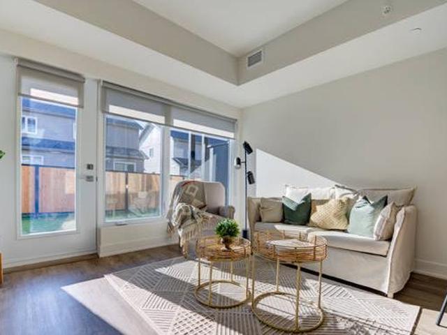 Gorgeous 2 bedrooms 2 parking included and up to 2 months free