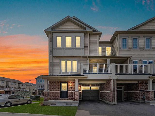 Gorgeous 3 B/r End Unit Condo T/house Near Conestoga College