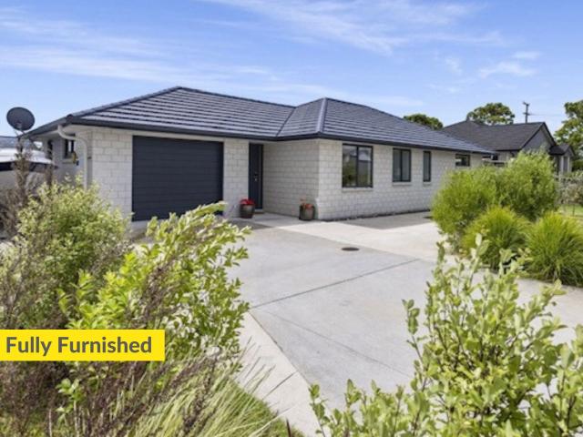 GORGEOUS THREE BEDROOM FULLY FURNISHED
