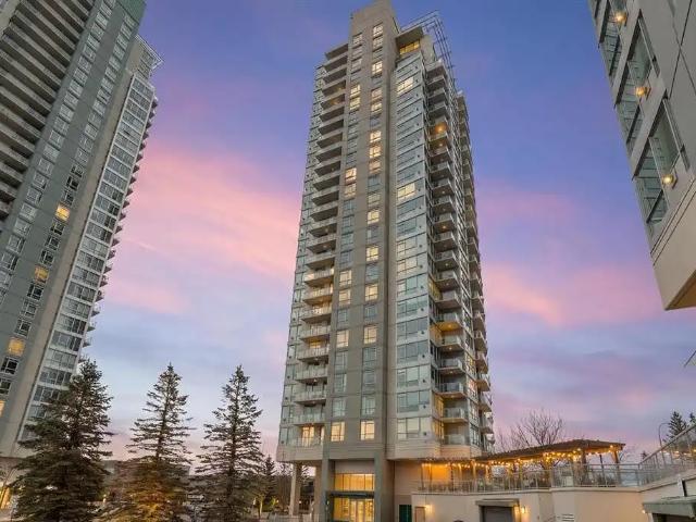 Gorgeous two bedroom, two bath apartment with stunning golf course views