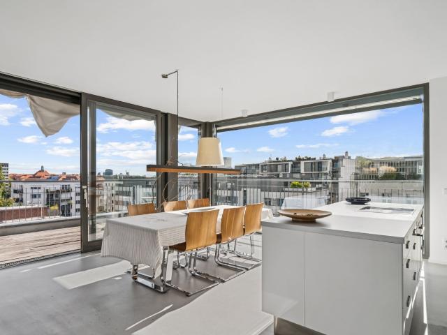Luxury penthouse with panoramic terrace in the center of Berlin