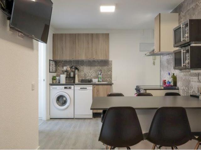 Gorgeous and wide room in Madrid