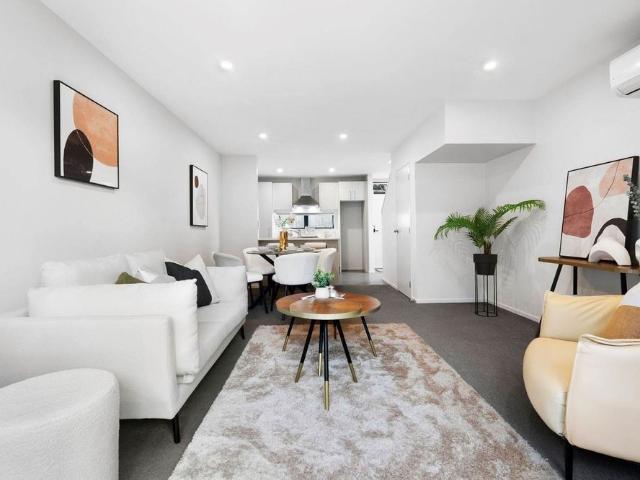 Gorgeous duplex in move in ready condition