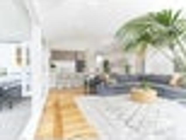 Gorgeous Family Villa: Location & Upside