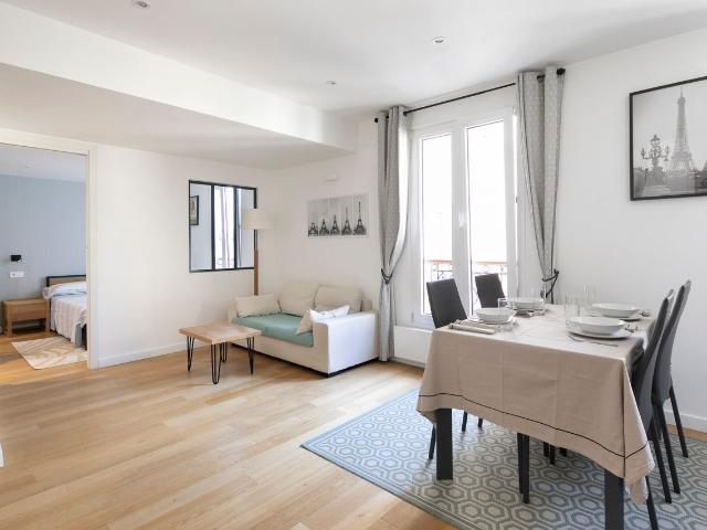 Gorgeous, fashionable apartment great view!, Paris Amsterdam Apartments for Rent