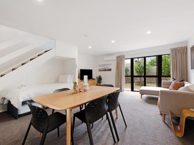 Gorgeous George Street with Garage