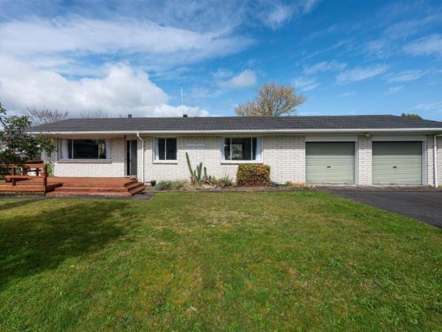 Gorgeous Home, Expansive Garaging, and Spacious