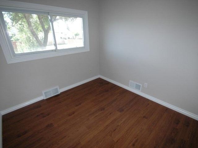 Gorgeous Main Floor Suite close to Kingsway Mall
