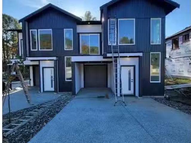 Gorgeous New Duplex In Lake Cowichan