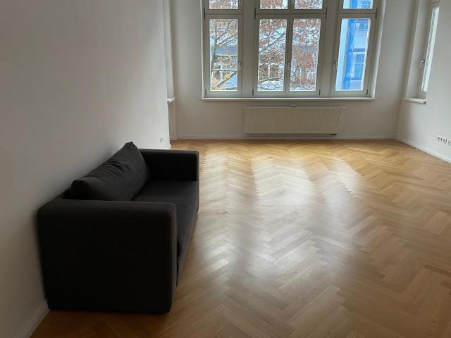 Gorgeous newly renovated 1 bedroom in perfect location in Berlin Moabit