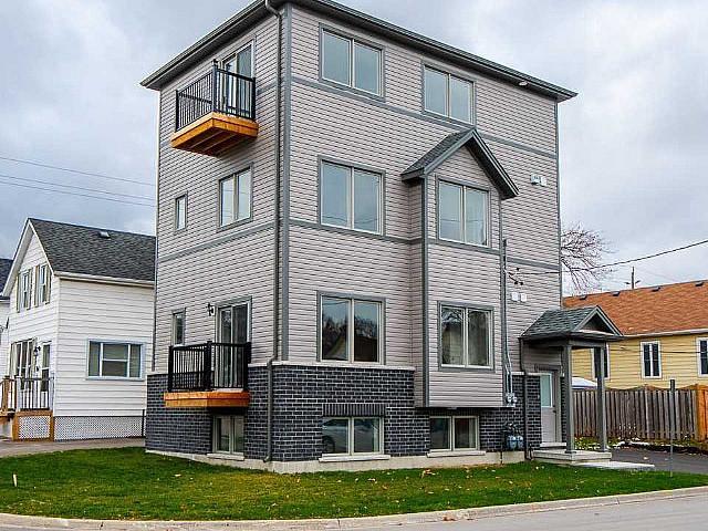 ⚡gorgeous Open Concept 2+2 Bdrm Home W/bsmt Apt & Sep Entrance!