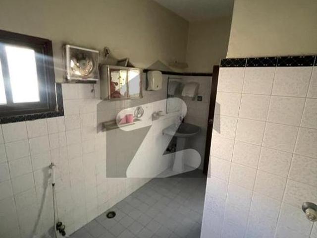 Gorgeous Prime Location 400 Square Yards House For rent Available In Clifton Block 5