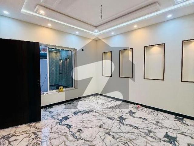 Gorgeous Prime Location 10 Marla House For sale Available In Sufiyan Garden