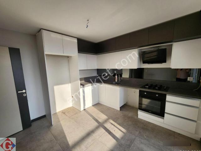 Görgün'den Mithatpaşa Mh.site İçerisinde 3+1 140m2 Gdb Kiralık