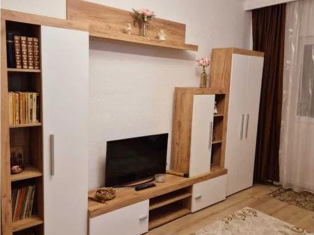 Gorjului, 3 camere decomandat