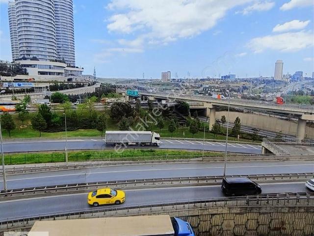 Görkem Gayrimenkulden Plaza İcerisinde