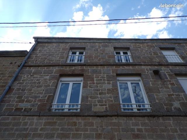 Gorron Centre – Maison de caractère traversante avec balcon terrasse, 3 chambres, bureau et cave