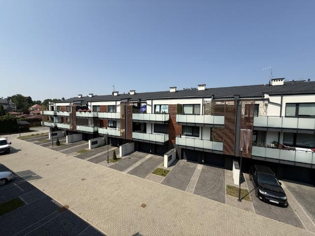 Do sprzedania przestronne 4 pokojowe mieszkanie 61 m² z garażem i tarasem