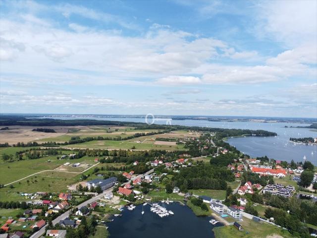 Nowoczesne mieszkanie nad jeziorem z prywatną plażą