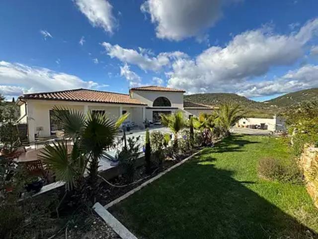 Goudargues 30630 Achat / Vente maison 6 pièces t6 au dernier étage piscine