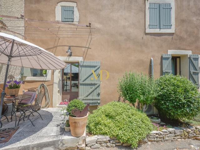 Goult, Élégante maison de hameau avec terrasse panoramique e. 133m² Goult