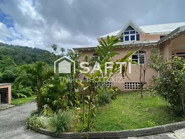 Gourbeyre 97113 Achat / Vente maison 7 pièces t7 terrasse parking