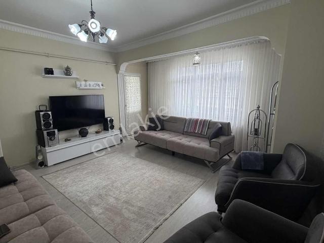 Göztepe Mahallesinde 2+1 100 M2 Balkonlu Geniş Daire