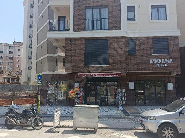 Göztepe Lise karşısında 13m2 Dükkan