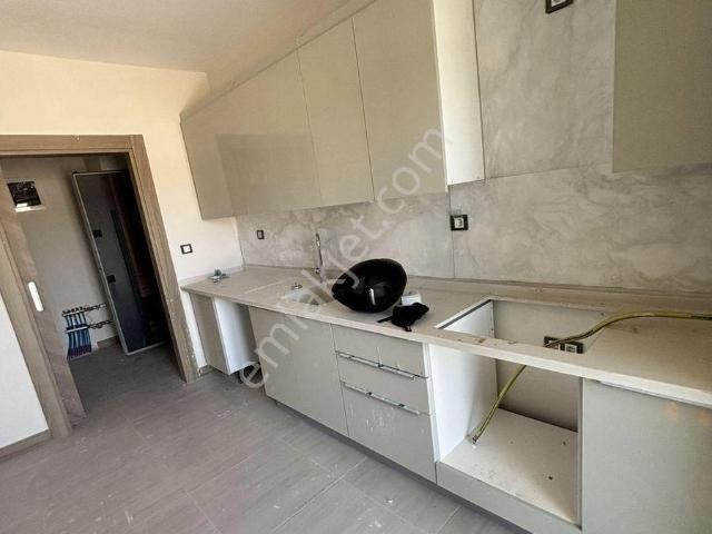 Göztepe Toki’lerinde 2+1 Zemin Kat Yıllık Kiralık Daire