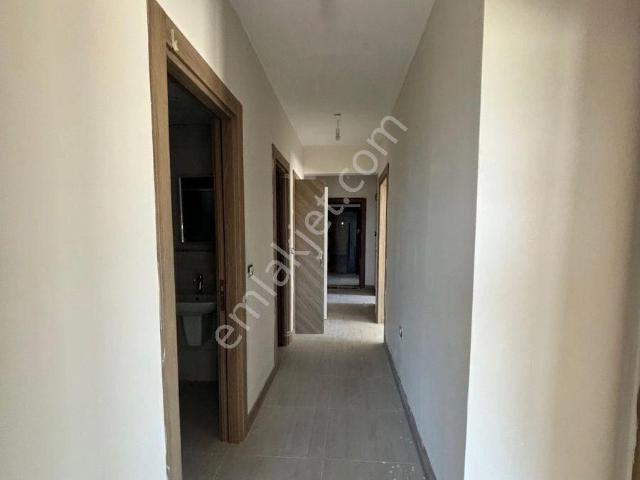 Göztepe Tokilerinde 2+1 Hiç Oturulmamış Market Yanı Kiralık Daire
