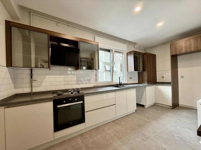 Göztepe 120 M² Net Satılık 3+1 Boş Daire Balkonlu Ebeveynli