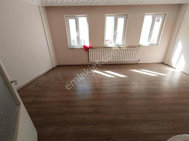 Gözde Gayrimenkul'den Maksem Meydanda Kiralık Daire