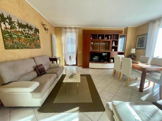 gl165 introvabile trilocale con terrazzino ed ampio box. libero subito!