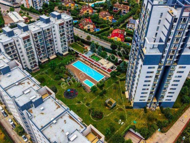 Glow3 Satış Ofisinden 4+1 Şerefiyeli, Teraslı, Arakat Daire