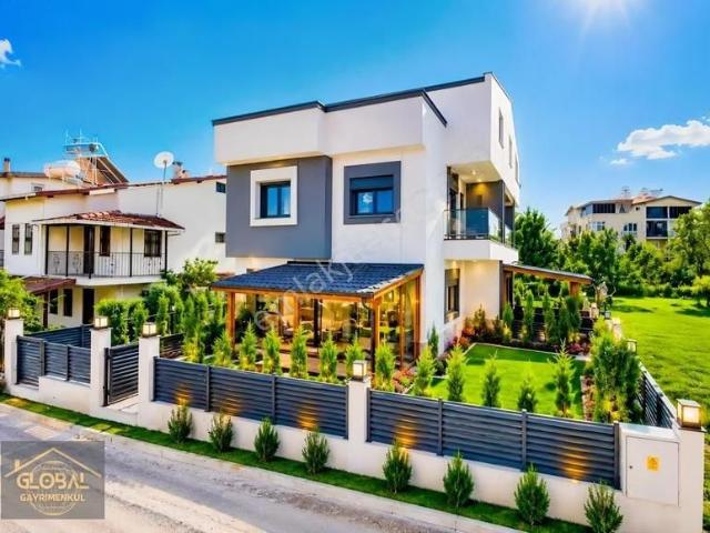 | Global | Köşe Ve Önü Yeşil Alan Askeri Kampa Çok Yakın Yazlık