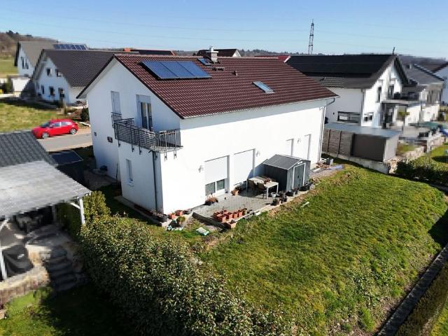 GLOBAL INVEST SINSHEIM | Tolles 2 Familienhaus in bester Lage von Neunkirchen mit herrlichem Blick in das Rheintal