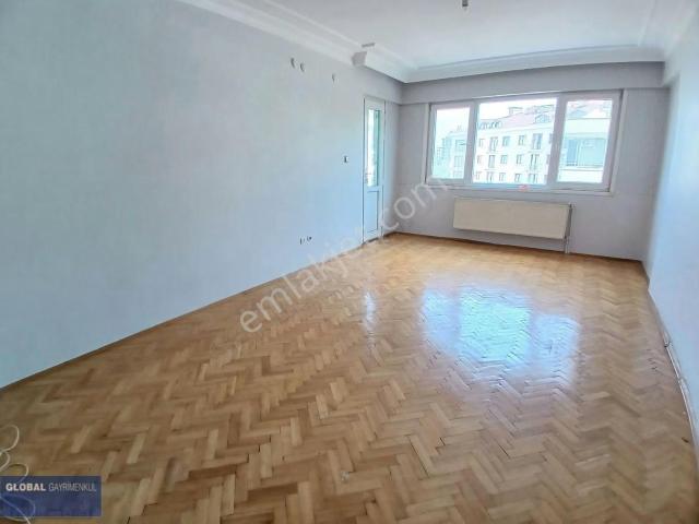 Globalden, Cami Mah'de Çınar Sitesinde Ara Kat 3+1 Daire