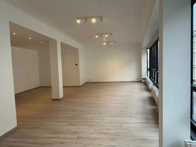 Gloednieuw gerenoveerd appartement met 2 suites