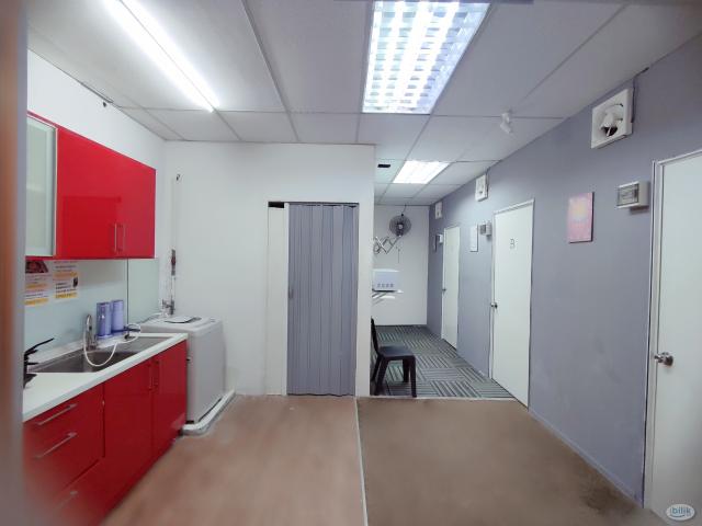 Glomac Centro female budget room
