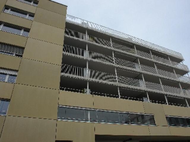 Glattpark moderne Attikawohnung mit grosser Dachterrasse