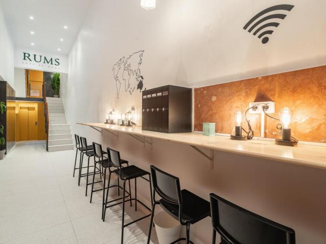GLADSTONE: NEWLY RENOVATED APARTMENT RESIDENCE