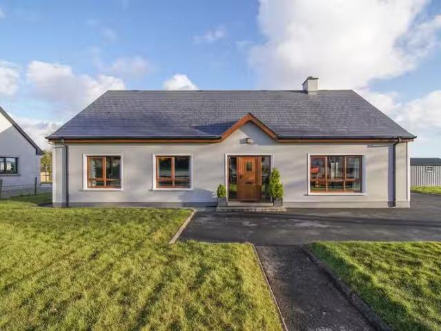 Glar, Newtowncunningham, Co. Donegal, F93NXE0 is for sale