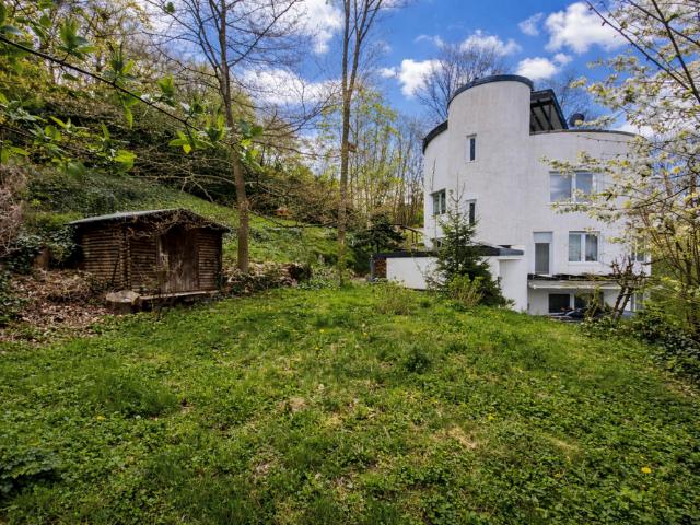 Glashütten: Einzigartiges Architektenhaus am Sonnenhang mit beeindruckendem Fernblick