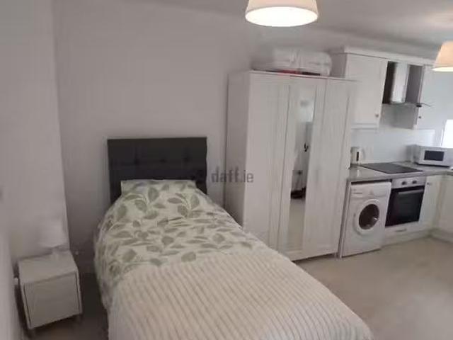 Glasnevin Hill, Glasnevin, Dublin 9 is for rent