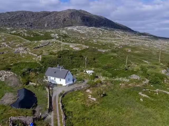 Gleann Cottage, Errisbeg West, Connemara, Roundstone, Galway