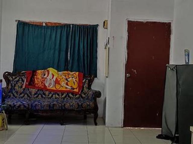 Glen Court Sungai long walk up apartment